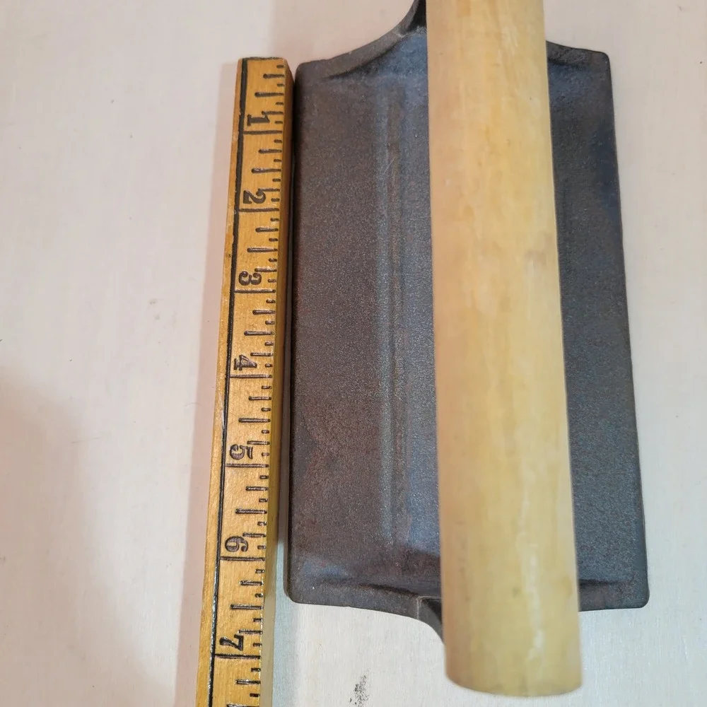 Vintage Cast Iron Bacon Press Pig Design‎ Wooden Handle Kitchen Tool